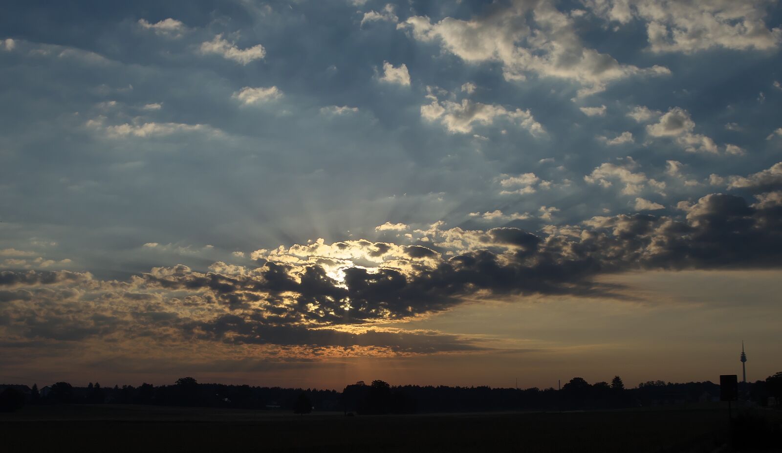 MX101835.jpg